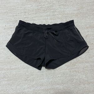 Lululemon Women’s Hotty Hot Shorts Low Rise Lined 2” Black Size 6